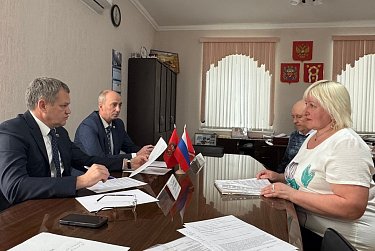 Вопросы жителей решает парламентарий